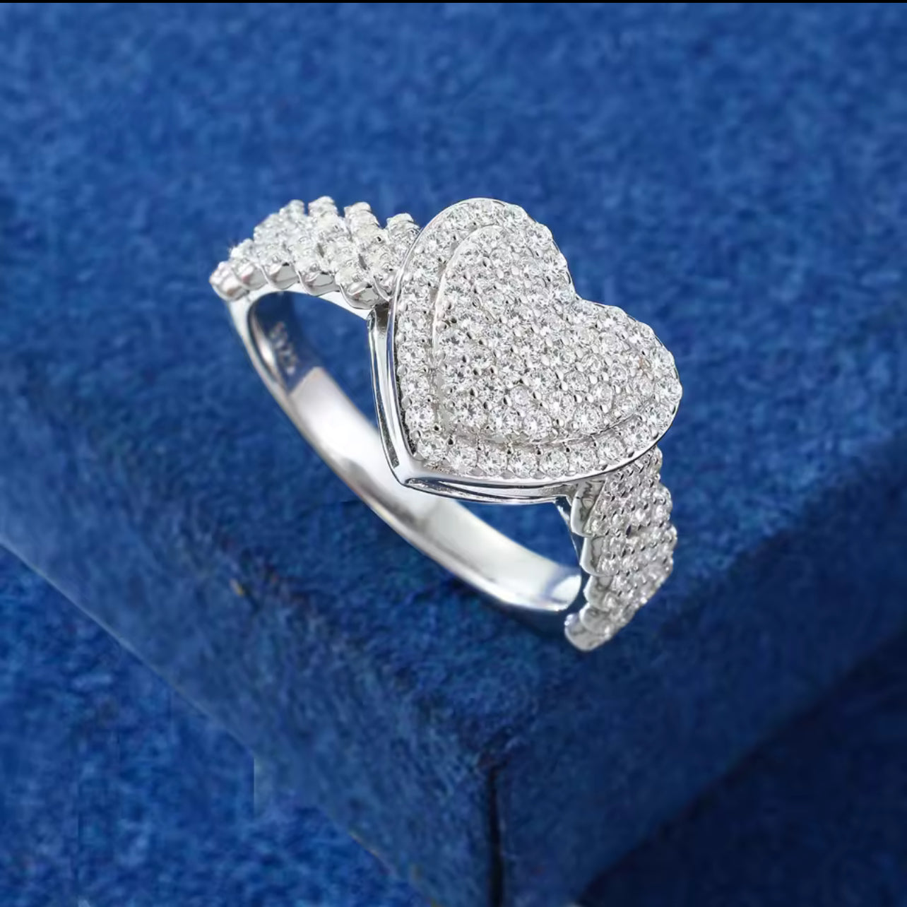 Anillo corazón moissanita