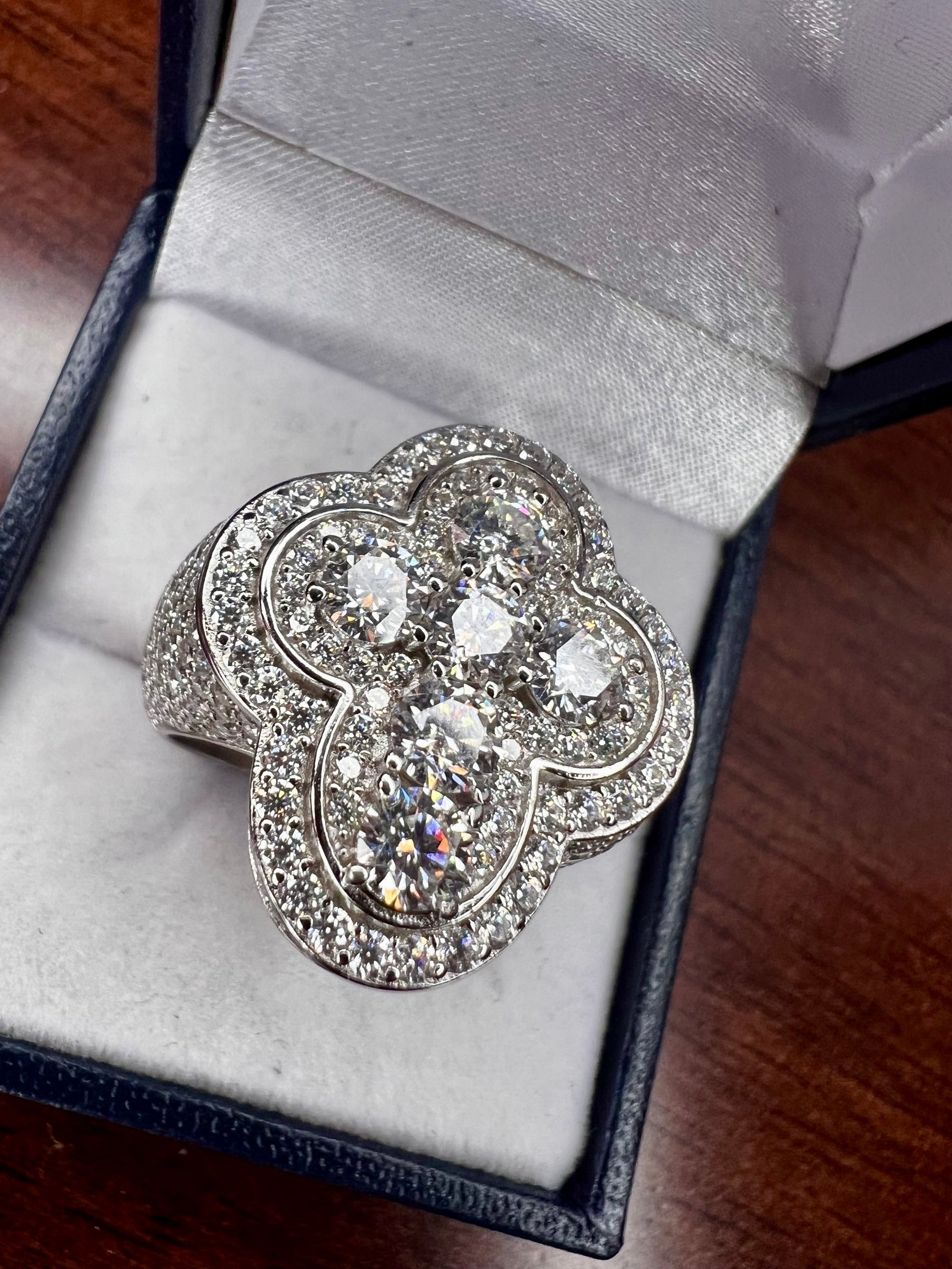 Anillo Cross moissanita