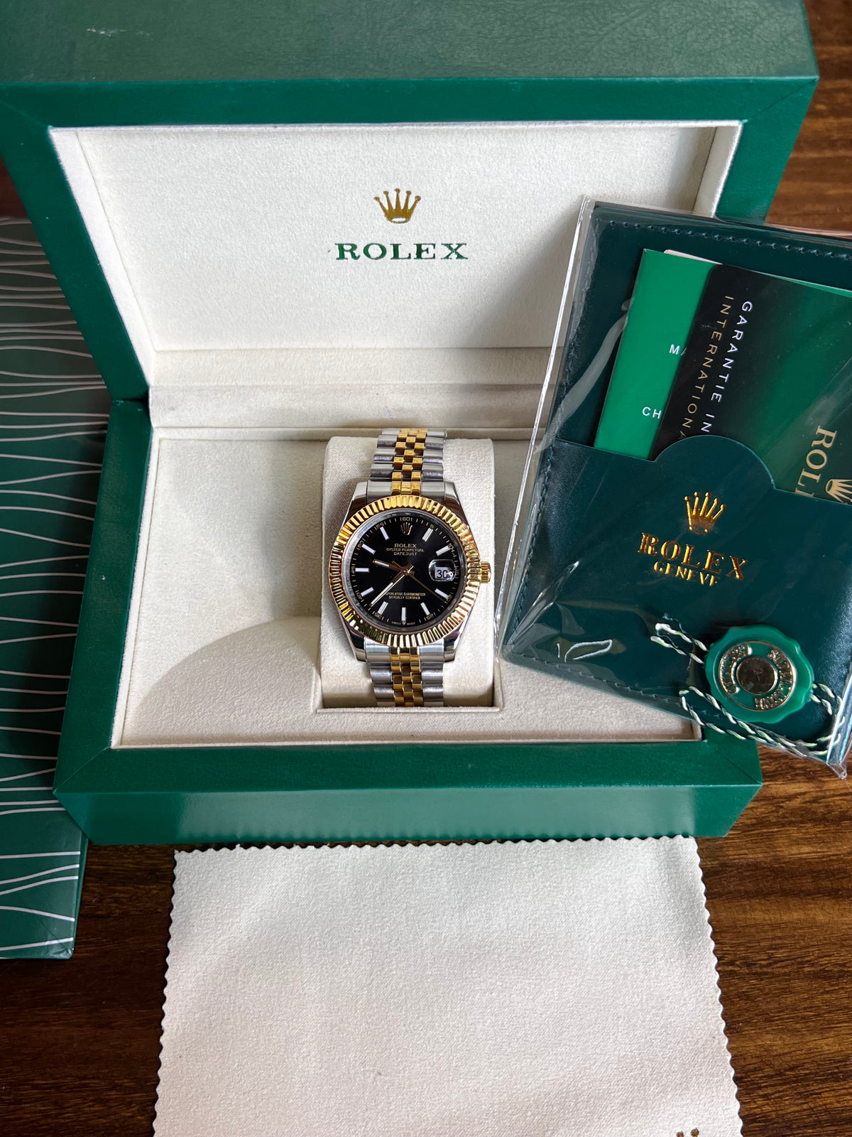 Reloj Oyster Perpetual Datejust – Bicolor con esfera negra