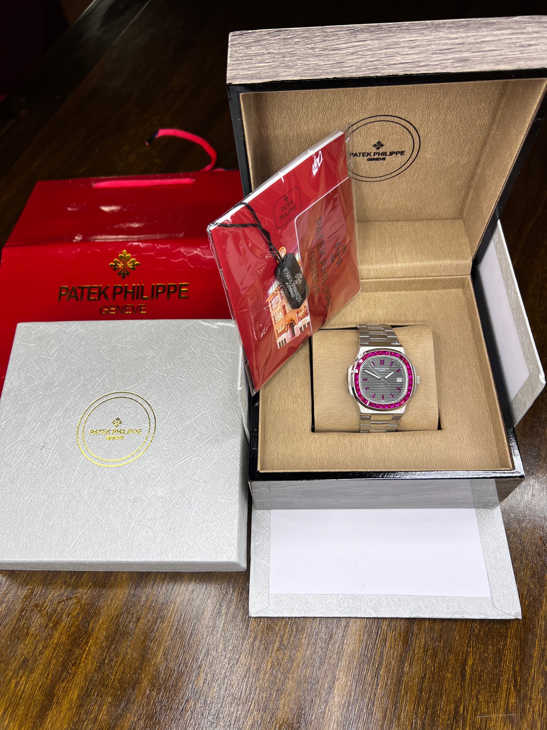 Patek náutilus Rubíes