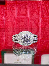 Anillo con gran piedra