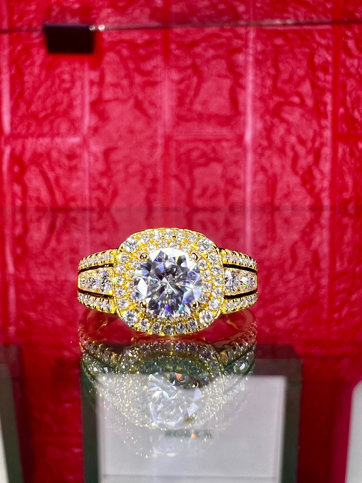 Anillo con gran piedra